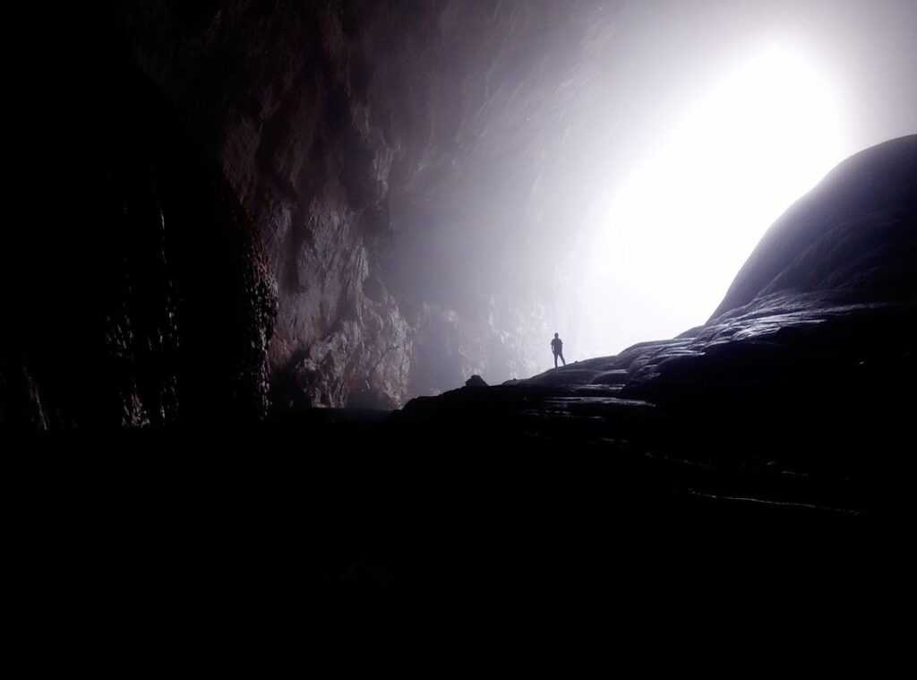 horror game exploration