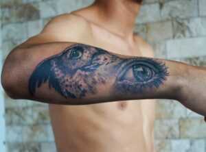 tatuaje piept barbati scris